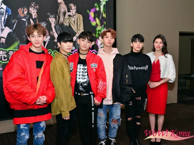 「MYNAME」左からコヌ、チェジン、セヨン、ジュンQ、インス、女優橋本マナミ