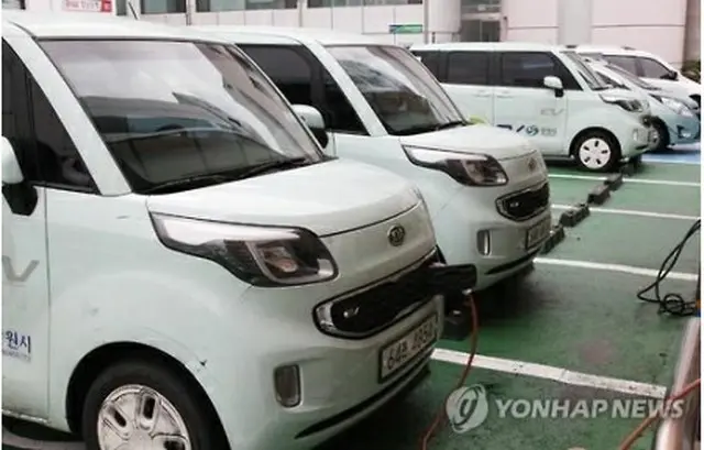 充電中の公用車（資料写真）＝（聯合ニュース）