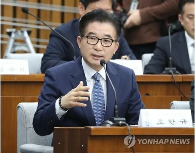 聴聞会で証言する趙澣圭氏＝１５日、ソウル（聯合ニュース）