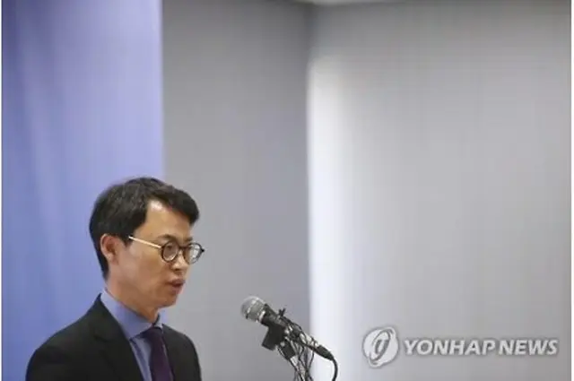 会見する李圭哲特別検察官補＝２０日、ソウル（聯合ニュース）