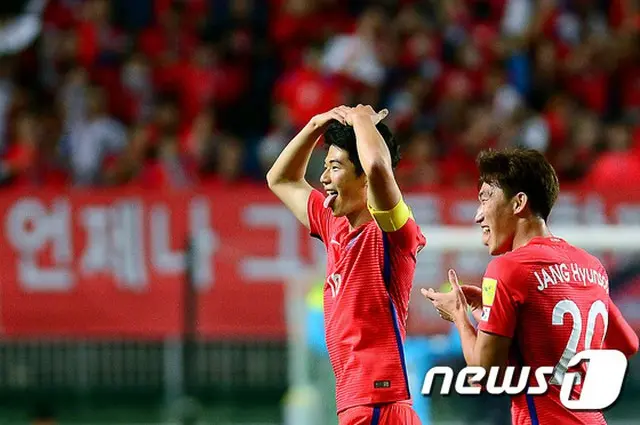 サッカー韓国代表キ・ソンヨン、ソン・フンミン抑え「KFAことしの選手」＝3度目の受賞