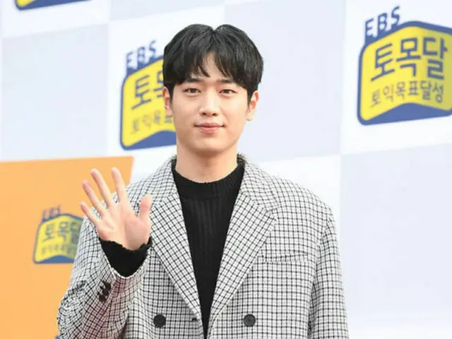 韓国俳優ソ・ガンジュン（23）がガールズグループ「HELLOVENUS」のカムバックを応援している。