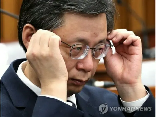 聴聞会に出席した禹柄宇（ウ・ビョンウ）元青瓦台（大統領府）民政首席秘書官＝２２日、ソウル（聯合ニュース）