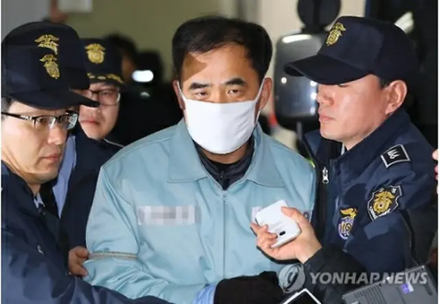 金鍾被告＝２４日、ソウル（聯合ニュース）