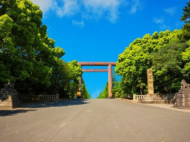 日本の稲田朋美防衛大臣が29日、靖国神社を参拝したことについて、韓国政府が遺憾を表明した。（画像提供:wowkorea.jp）