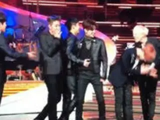 「iKON」、日韓中3カ国で新人賞総なめ…「BIGBANG」はレコ大で特別賞受賞