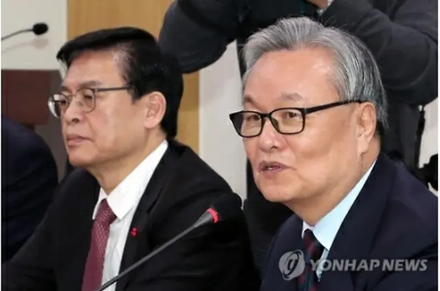 記者会見で発言する印氏＝３日、ソウル（聯合ニュース）