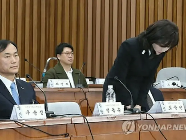 聴聞会で謝罪する趙長官＝９日、ソウル（聯合ニュース）