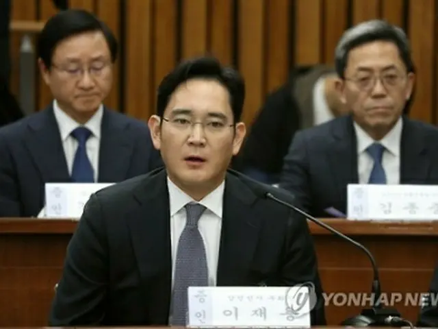 昨年１２月６日、国会で開かれた聴聞会で発言する李副会長＝（聯合ニュース）