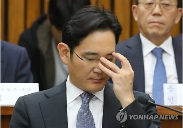 昨年１２月に国会聴聞会に出席した李副会長＝（聯合ニュース）