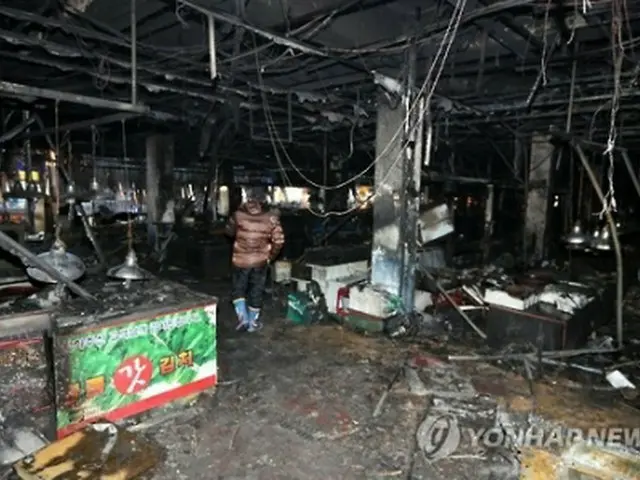 火災が発生した麗水水産市場＝（聯合ニュース）