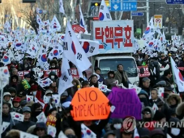 朴大統領を支持する団体の集会＝（聯合ニュース）