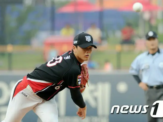 韓国プロ野球・KTウィズのチュ・グォン（21）が昨年対比108%上昇した年俸7500万ウォン（約722万円）で契約した。