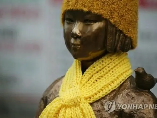 韓国の各地に慰安婦被害者を象徴する少女像が設置されている。ソウルの日本大使館前の像（資料写真）＝（聯合ニュース）