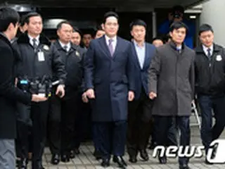 ”崔被告への贈賄容疑”サムスン副会長、3時間40分に及ぶ令状審査終える…逮捕の是非はきょう深夜にも決定