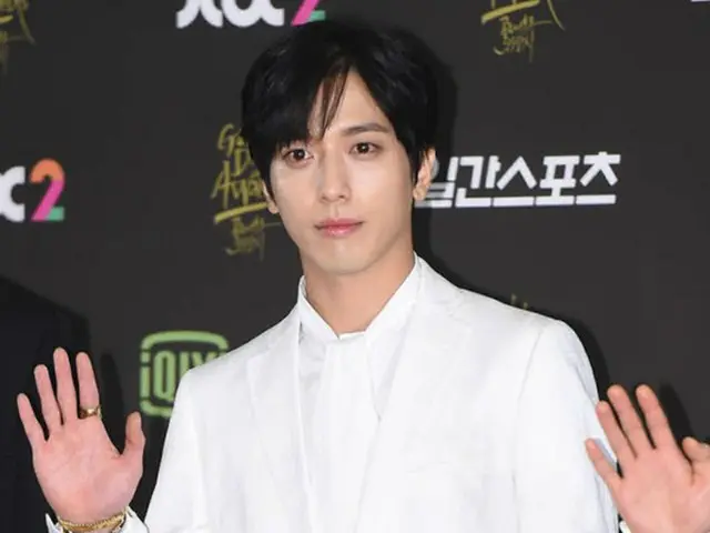 韓国人気バンド「CNBLUE」のジョン・ヨンファが旧正月のバラエティ番組で自宅を公開する（提供:OSEN）