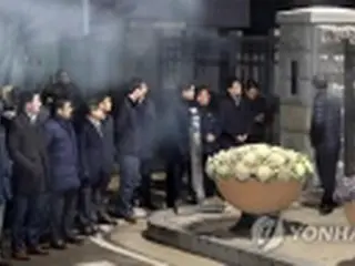 サムスン安堵　逮捕免れた李副会長は社屋直行