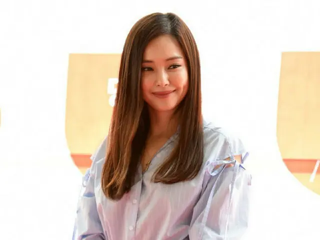 “キム・テヒのブーケを受け取った”女優イ・ハニ、「結婚の計画はない」（提供:OSEN）