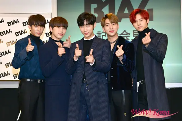 「B1A4」左からゴンチャン、サンドゥル、ジニョン、バロ、シヌゥ