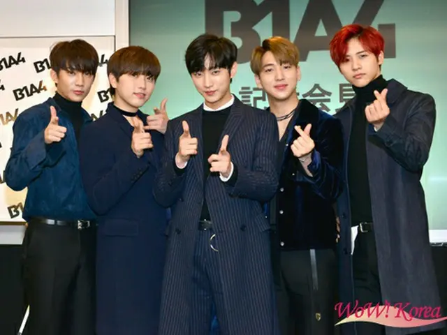 「B1A4」左からゴンチャン、サンドゥル、ジニョン、バロ、シヌゥ