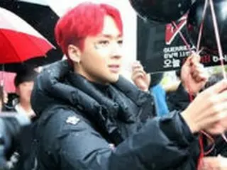 「VIXX」ラビ、ゲリラコンサートで特大ファンサービス