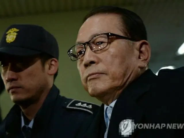 ２２日、特別検察官チームの聴取を受けるため出頭した金淇春元大統領秘書室長＝（聯合ニュース）