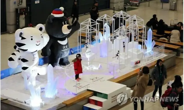 仁川国際空港に設置された平昌五輪のマスコット＝（聯合ニュース）