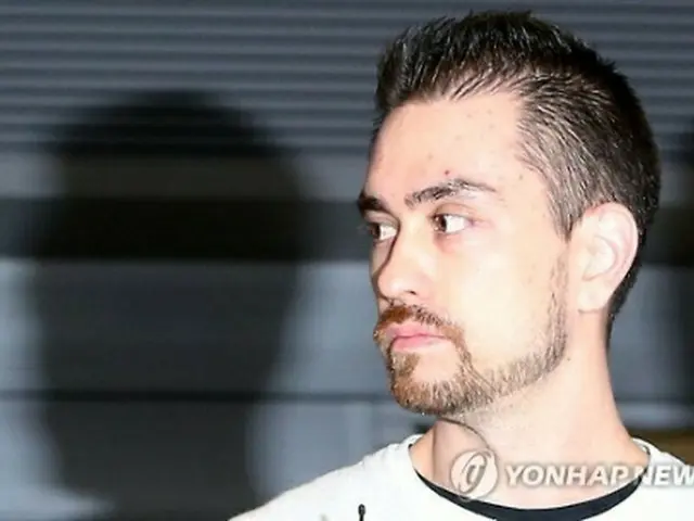 １５年、韓国に送還されたパターソン被告＝（聯合ニュース）