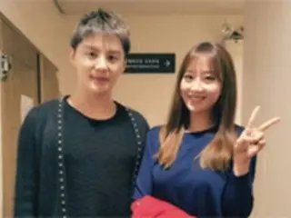 パク・シニョンアナ、「デスノート」ジュンス（JYJ）と記念撮影“ドキドキ”