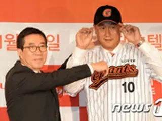 ＜野球＞“韓国ロッテ入団式”イ・デホ（李大浩）「ファンのために戻った」…復帰確定後涙も