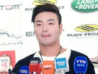 ＜MLB＞パク・ビョンホ、米国に向け出国「春キャンプ、生き残りをかけて踏ん張りたい」
