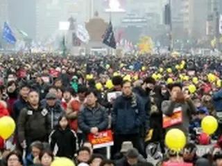 朴大統領の退陣求める集会開く　「弾劾無効」の主張も＝韓国