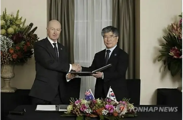 韓国とオーストラリアによる２０１４年の通貨スワップ協定締結の様子（資料写真）＝（聯合ニュース）