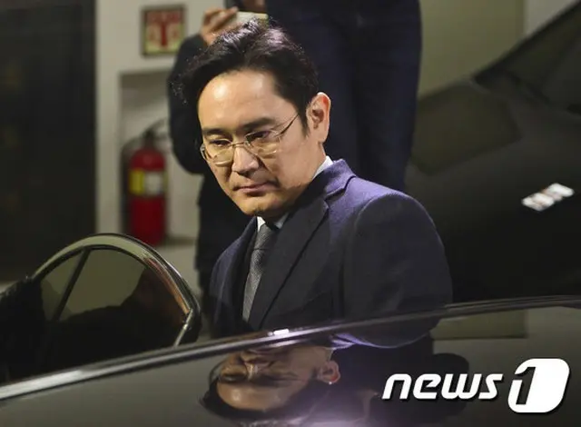 サムスン副会長、15時間の特検調査…賄賂容疑で＝韓国（提供:news1）