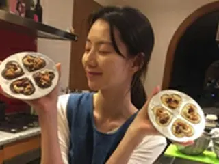 パク・スジン、夫ペ・ヨンジュンに渡すチョコレート作りを公開