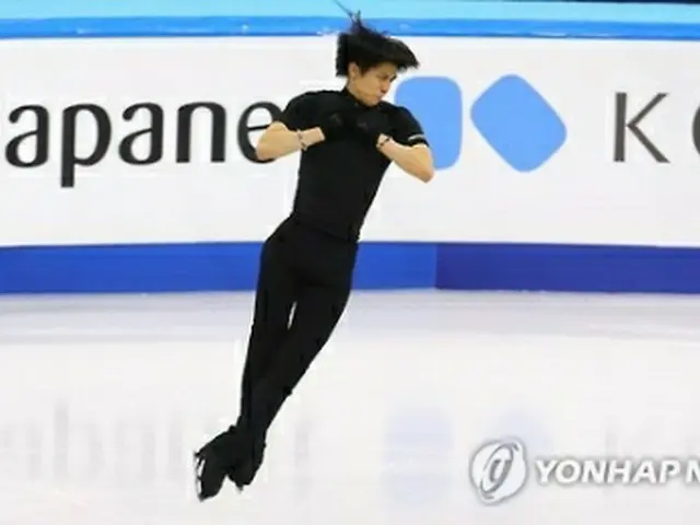 平昌五輪の会場で４回転２０１４年ソチ五輪フィギュアスケート男子の金メダリスト、羽生結弦が２０１８年平昌五輪の会場となる江陵アイスアリーナのリンクに立った。羽生は１６日に開幕する同五輪のテスト大会を兼ねた四大陸選手権に出場する。日本からも多く