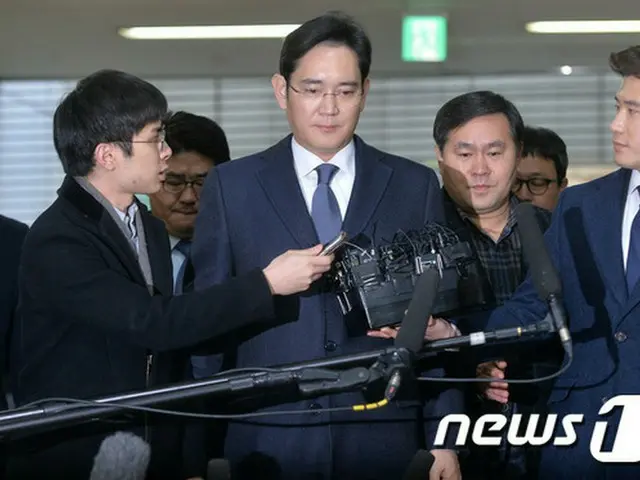サムスン副会長、2回目の令状審査へ… 特検到着も取材陣の質問には”沈黙”