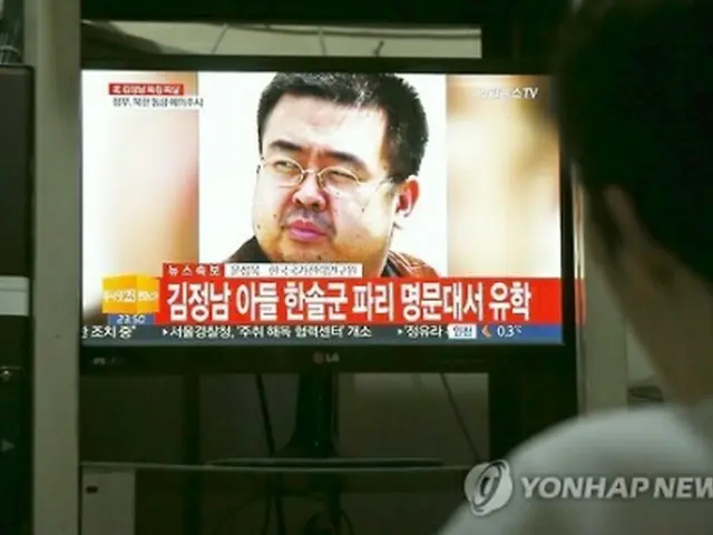 正男氏殺害事件のニュースを見る市民＝（聯合ニュース）