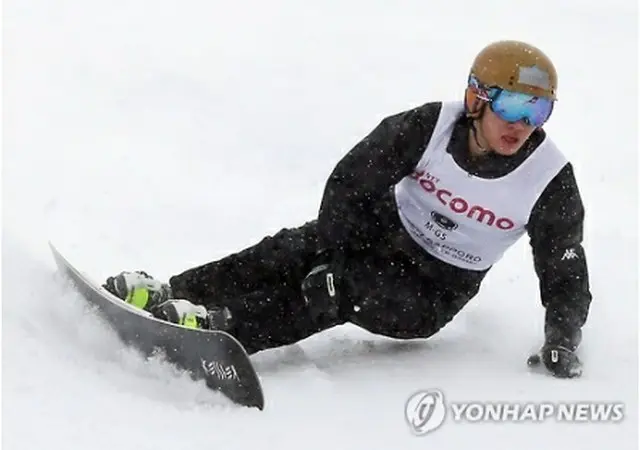 ノーボードの男子大回転で優勝したイ・サンホ＝１９日、札幌（聯合ニュース）