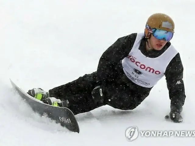 ノーボードの男子大回転で優勝したイ・サンホ＝１９日、札幌（聯合ニュース）
