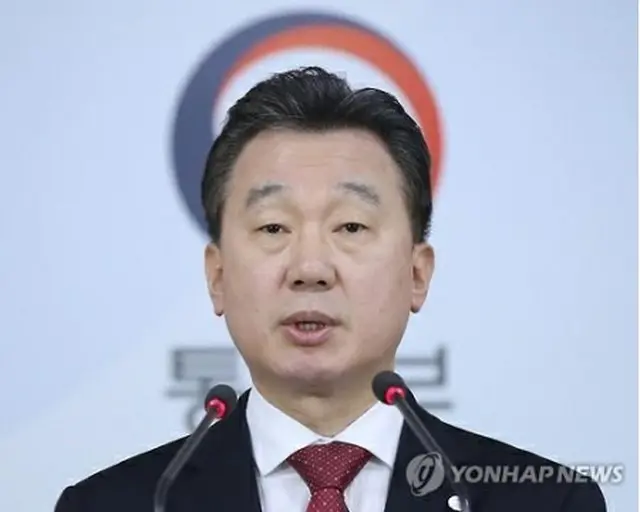 会見する鄭報道官＝１９日、ソウル（聯合ニュース）