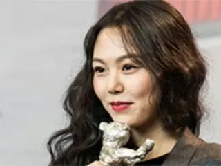 “恋人つなぎが話題”ホン・サンス監督＆女優キム・ミニの映画、韓国公開日決定