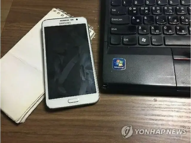 家庭でネットを利用する時、パソコンよりもスマホを使う人が増えている（資料写真）＝（聯合ニュース）