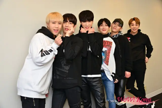 「NAUGHTYBOYS」左からジェハ、ヨンボ、ヒョビン、ソウン、エルミン、ジオ