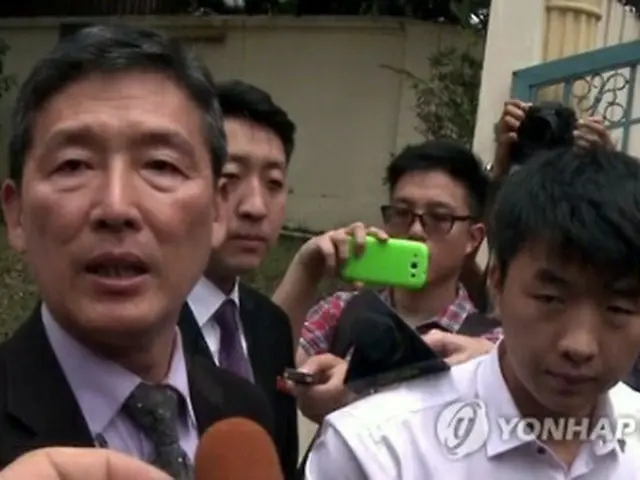 北朝鮮のリ・ドンイル前国連次席大使らが２８日、金正恩（キム・ジョンウン）朝鮮労働党委員長の異母兄、金正男（キム・ジョンナム）氏が殺害されたマレーシアを訪問した。リ氏は在マレーシア北朝鮮大使館前で報道陣に対し、「１３日にクアラルンプール空港で