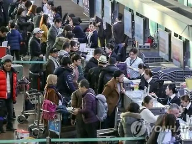 仁川国際空港から出発する旅行客（資料写真）＝（聯合ニュース）