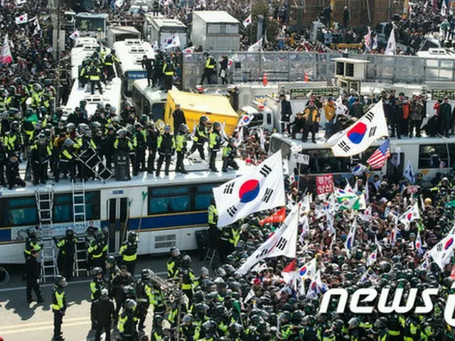 ＜韓国大統領罷免＞憲法裁判所前の弾劾反対集会が激化…死亡者2人・負傷者続出（提供:news1）