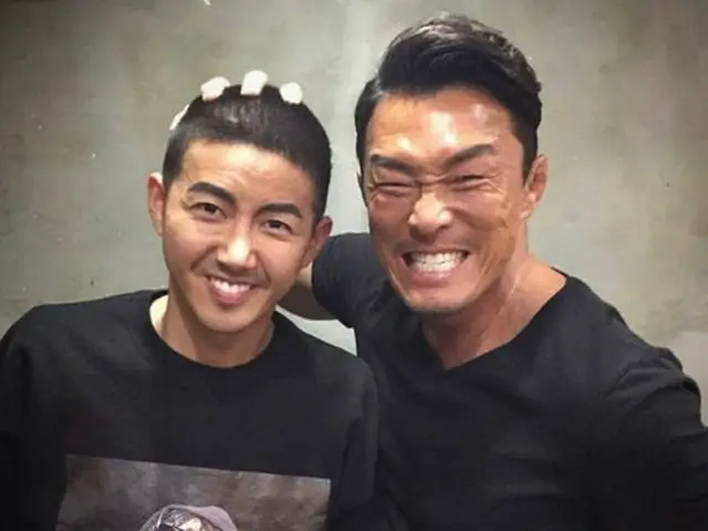 総合格闘家の秋山成勲（韓国名:チュ・ソンフン）が、グァンヒ（ZE:A）の入隊を応援した。（提供:OSEN）