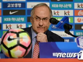 ＜サッカー＞シュティーリケ監督、中国アウェイ戦に向け「THAAD報復など環境に惑わされてはならない」