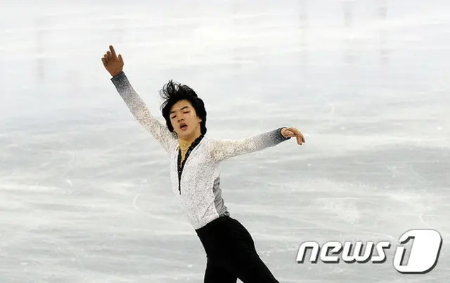 チャ・ジュンファン（15）が「世界ジュニアフィギュアスケート選手権」初日のショートプログラムで、自己最高点を更新し2位につけた。